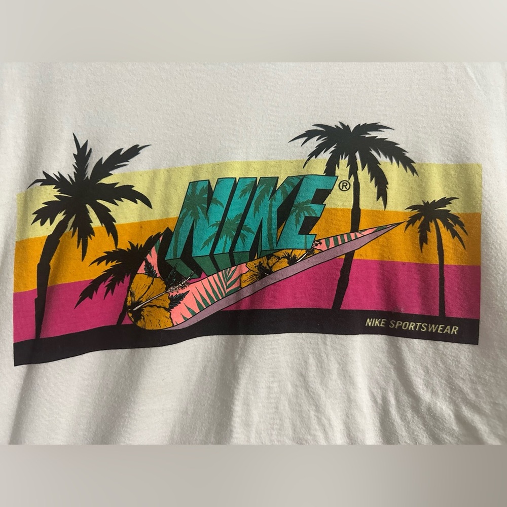 Nike Sportswear Tropical Men’s Medium T-shirt